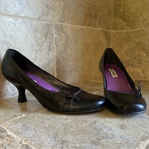 Steve Madden black heels with cute little side bow tie